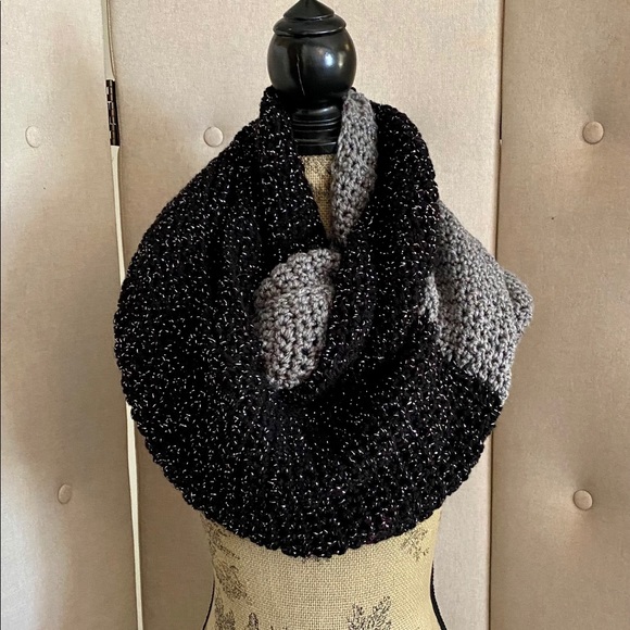 Oversized Infinity Scarf - Picture 2 of 9